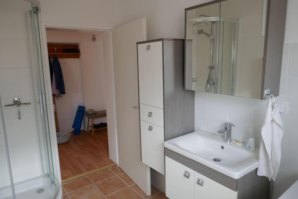 Apartment Ruhige 4-zi-wohnung Mit Grossem Balkon Und Blick Ins Gruene